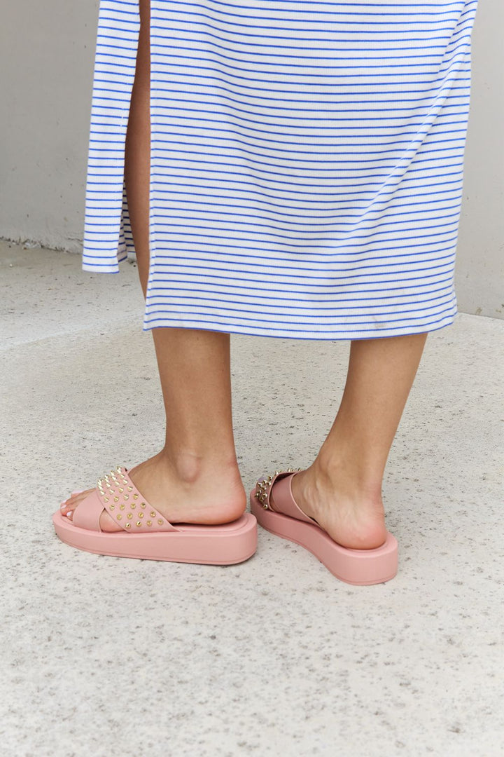 Forever Link Studded Cross Strap Sandals in Blush Trendsi