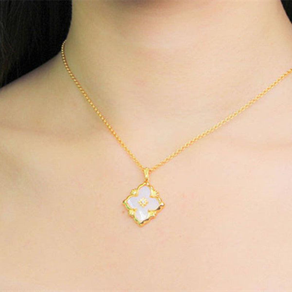 Women's Vintage Court Clover Shape Pendant Necklace - Super Amazing Store